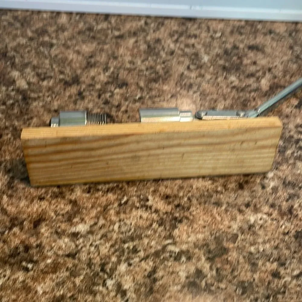 Nut‎ Shell-Off Tool in Green Box